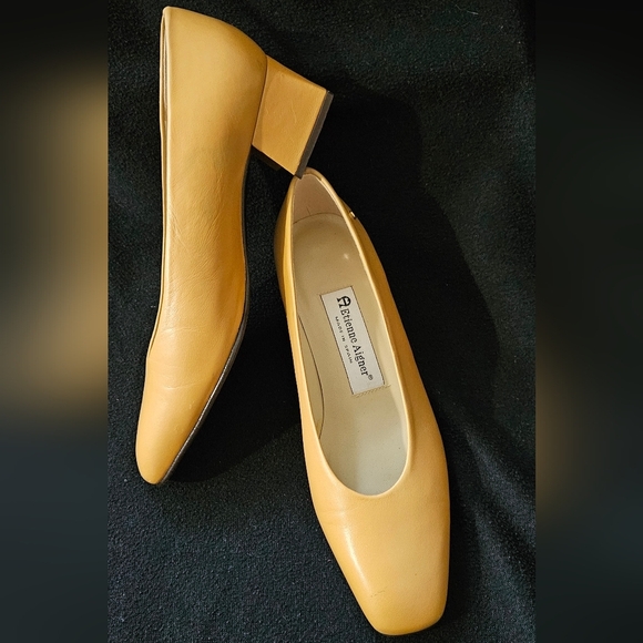 Etienne Aigner Women's Yellow Pumps - Picture 2 of 8